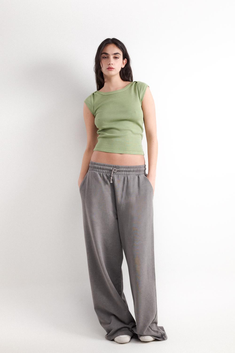 Remera Slim Shoulder Detail - Classic Green