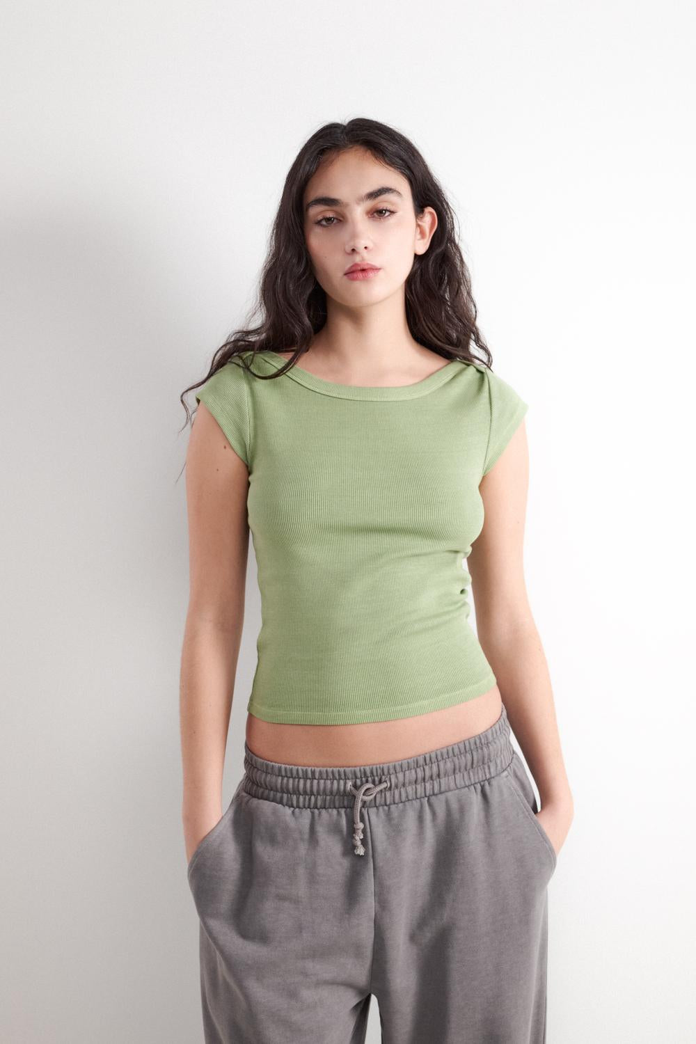 Remera Slim Shoulder Detail - Classic Green