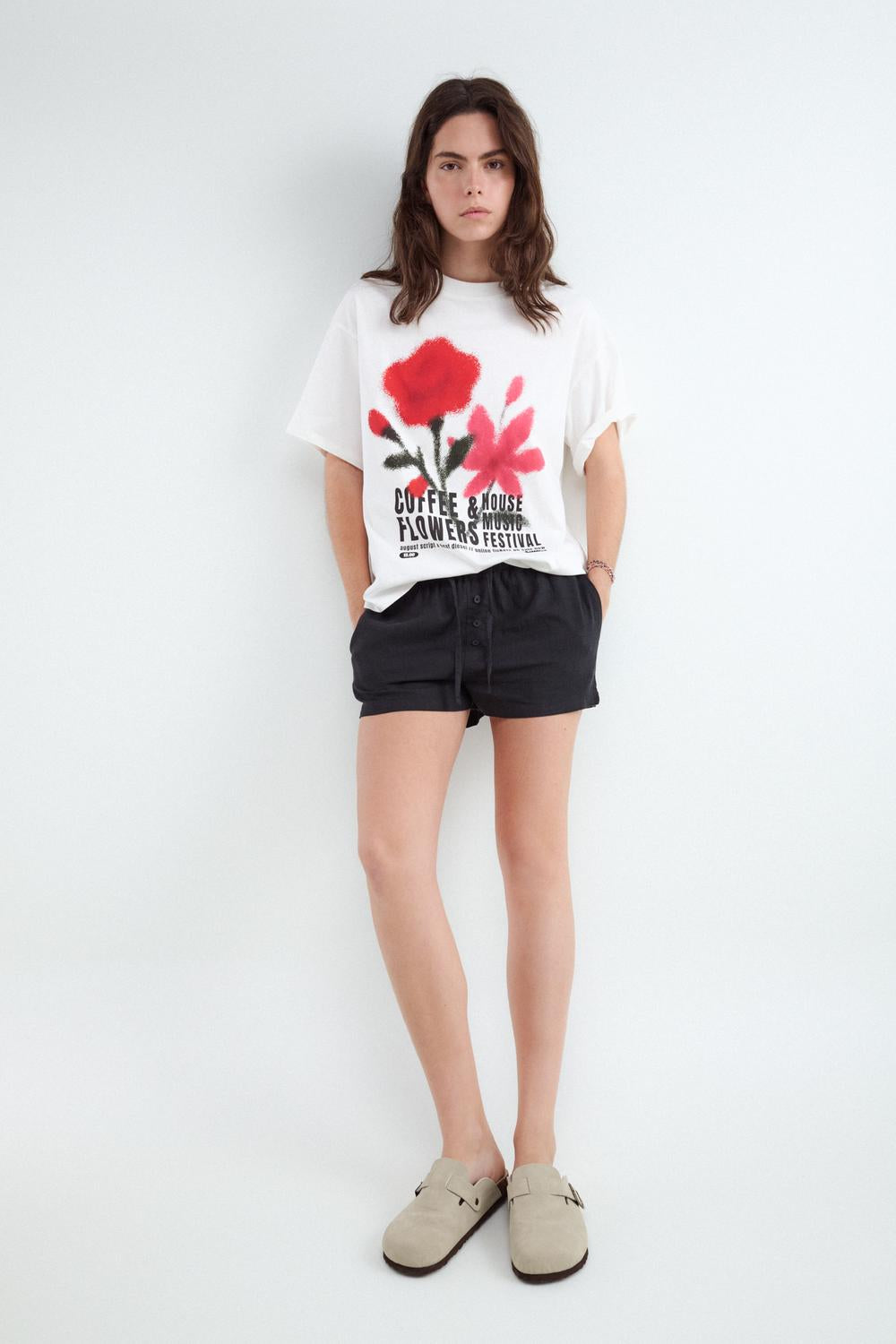 Remera Oversize Flowers - White