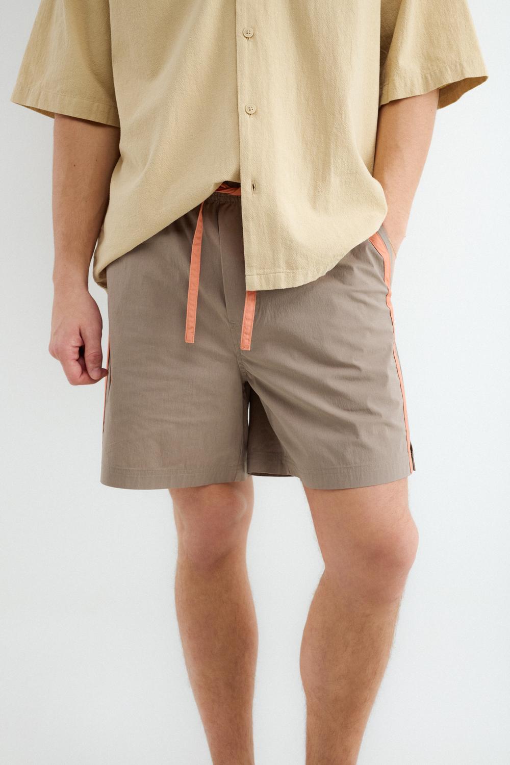 Short Regular Fit Side Stripes - Beige