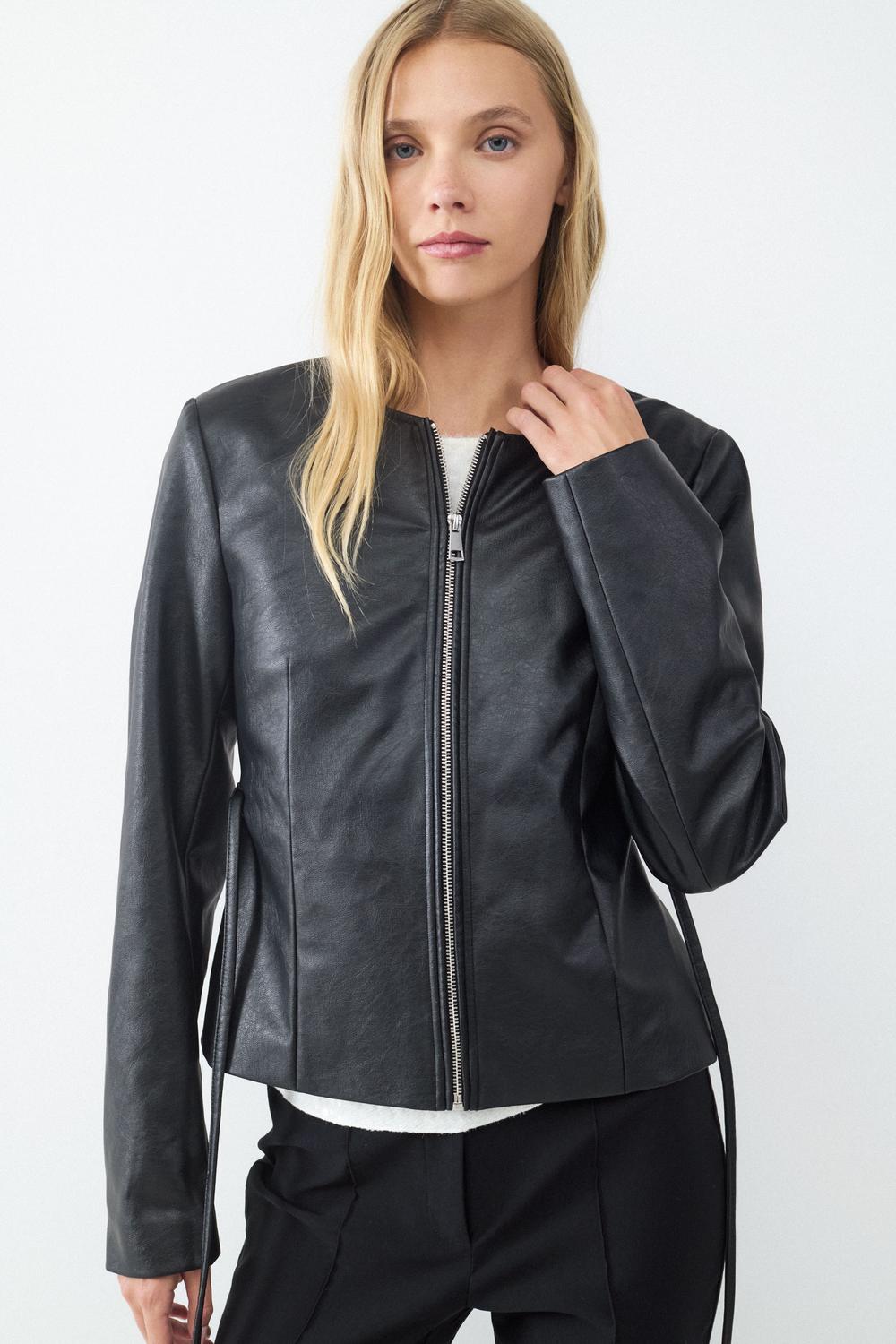Campera Fitted PU Zipper - Black