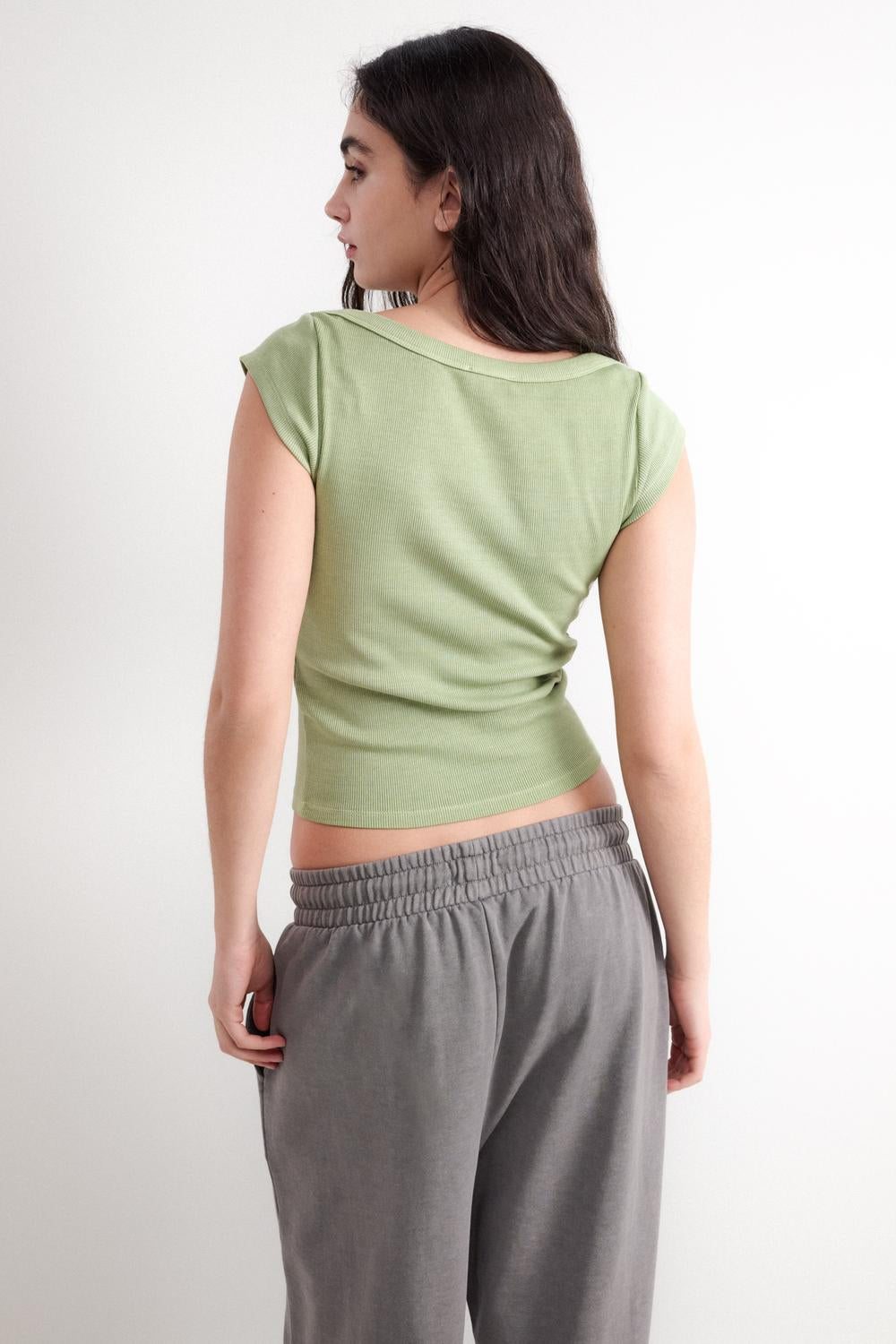 Remera Slim Shoulder Detail - Classic Green