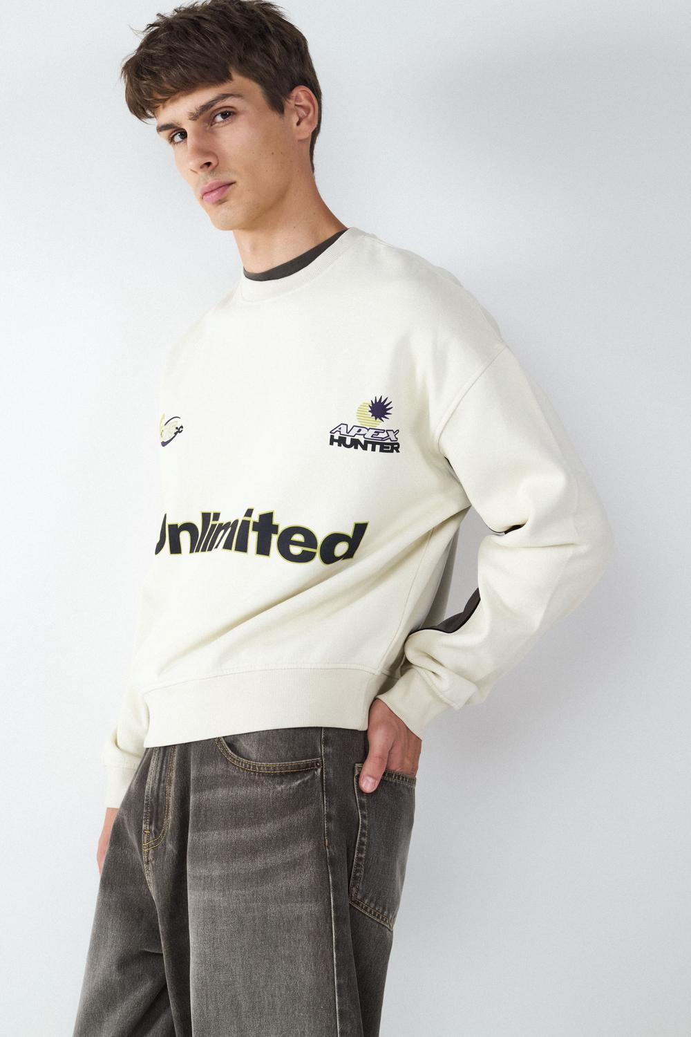 Buzo Relaxed Fit Print Soccer - White