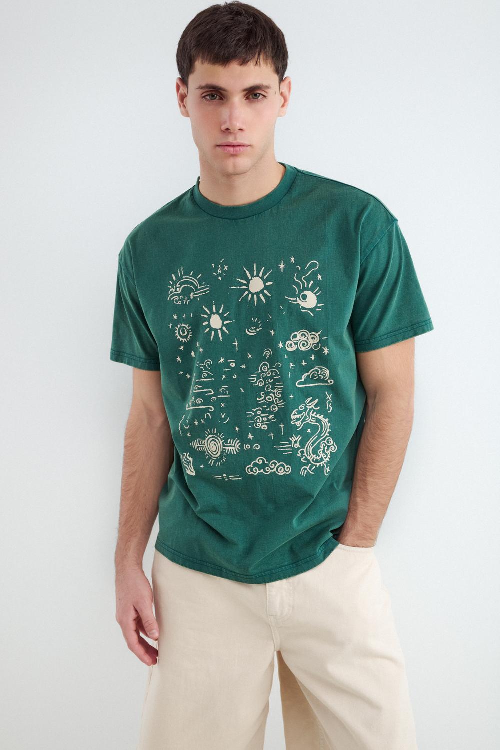 Remera Relaxed Print Sky - Classic Green