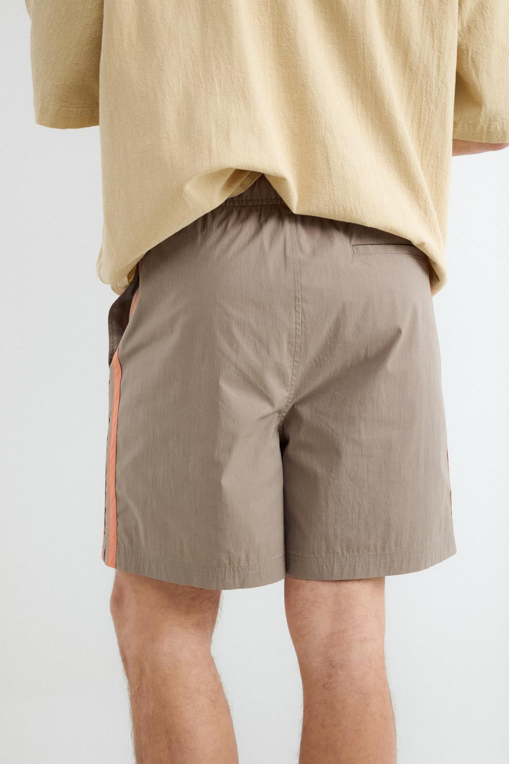 Short Regular Fit Side Stripes - Beige