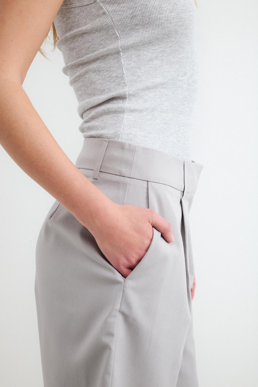 Pantalón Slim Tailored Bermuda Basic - Grey