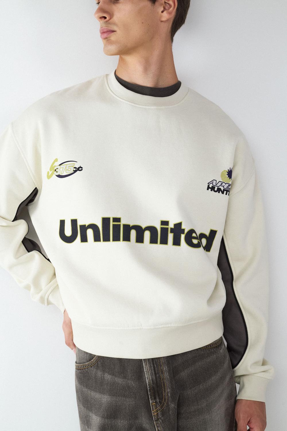 Buzo Relaxed Fit Print Soccer - White