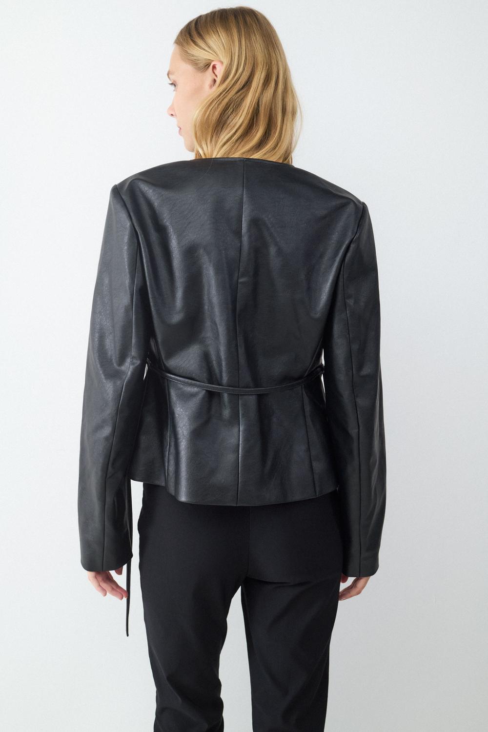 Campera Fitted PU Zipper - Black