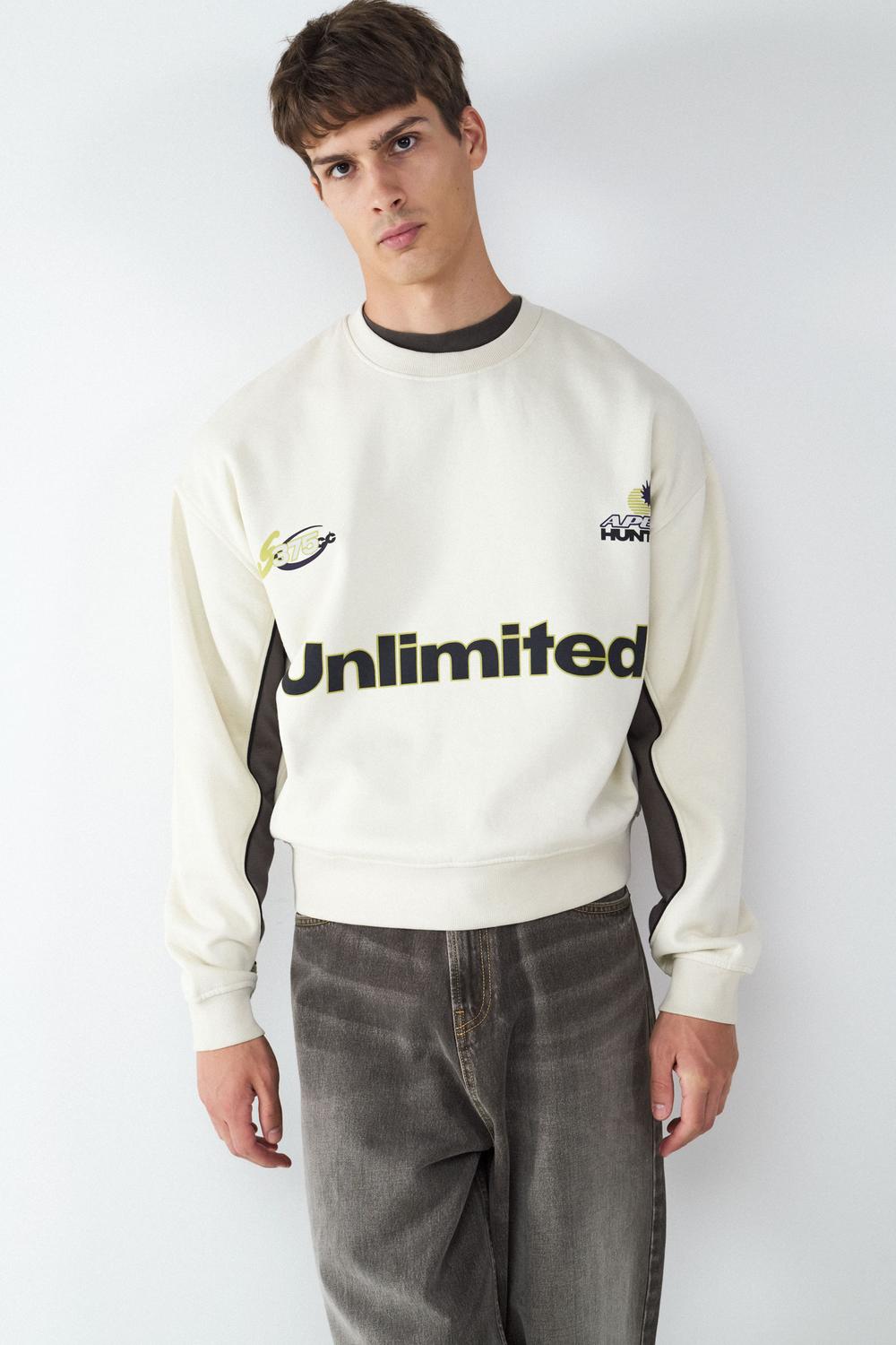 Buzo Relaxed Fit Print Soccer - White