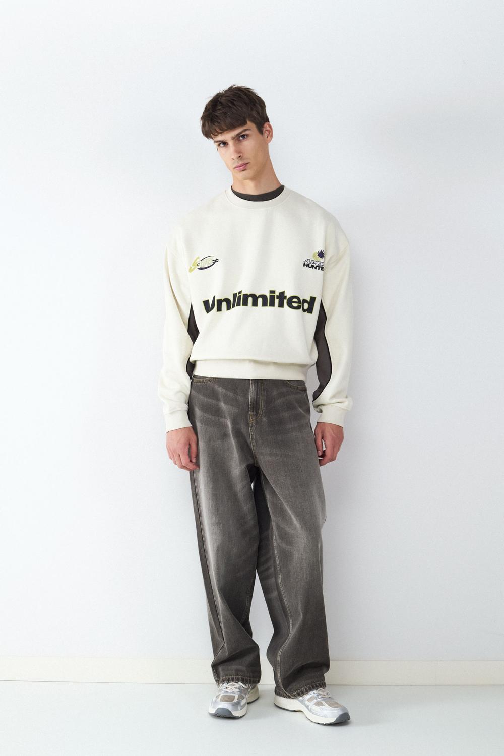 Buzo Relaxed Fit Print Soccer - White