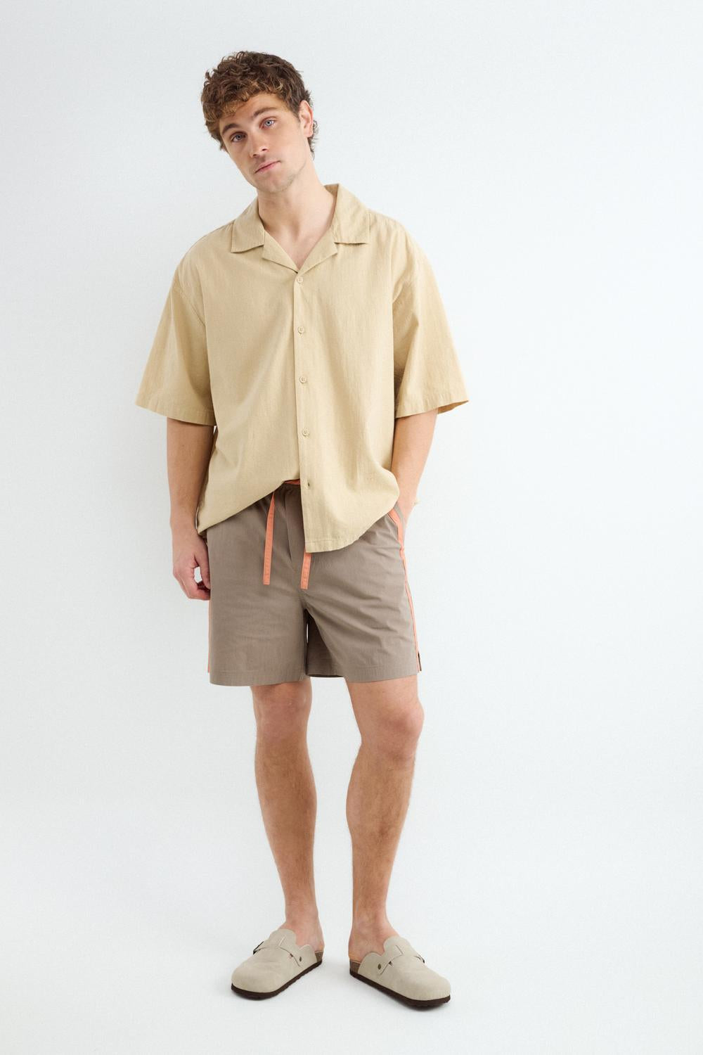 Short Regular Fit Side Stripes - Beige